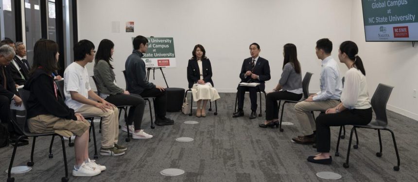 You are currently viewing Japan PM visits North Carolina branch campus amid study abroad goal