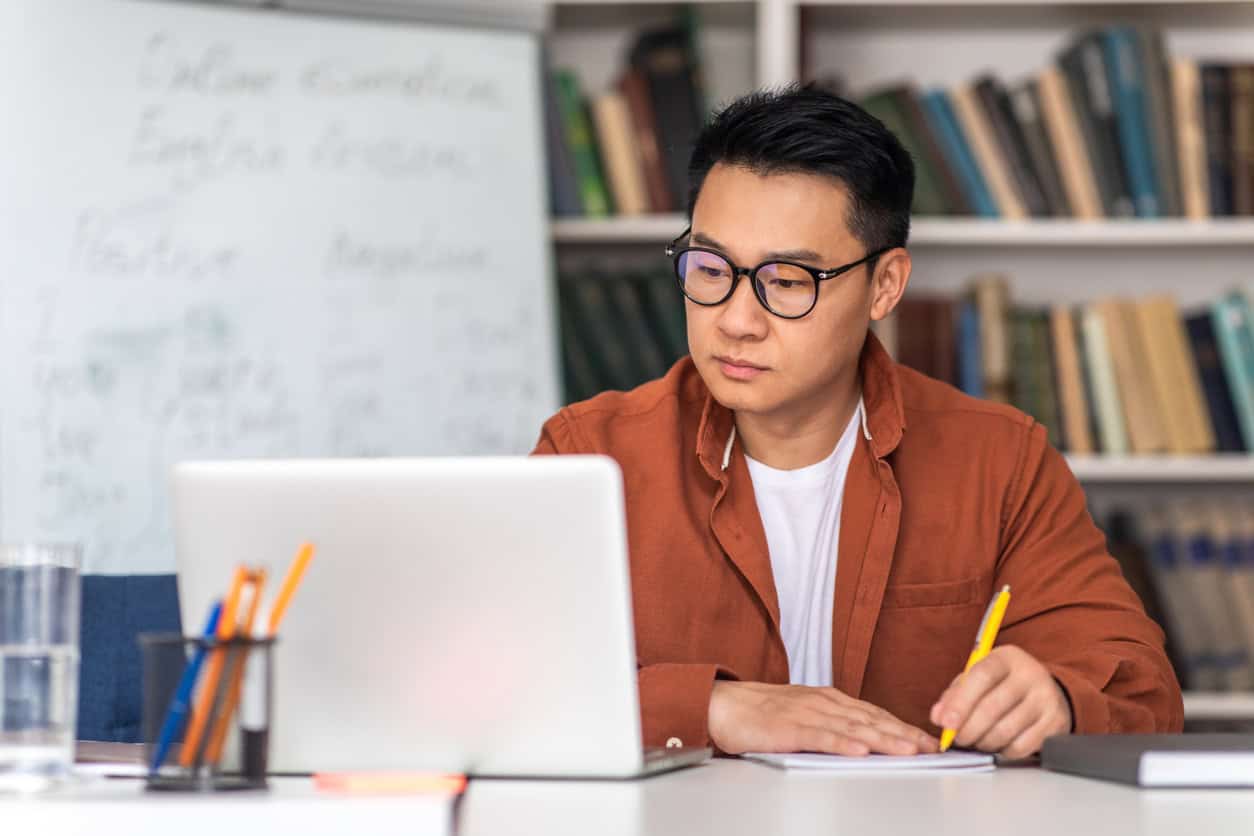 You are currently viewing Uni recruitment and academic staff split on English test satisfaction